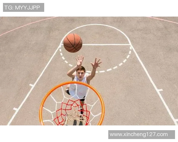 足球明星与篮球扣篮精彩瞬间的完美结合图片欣赏